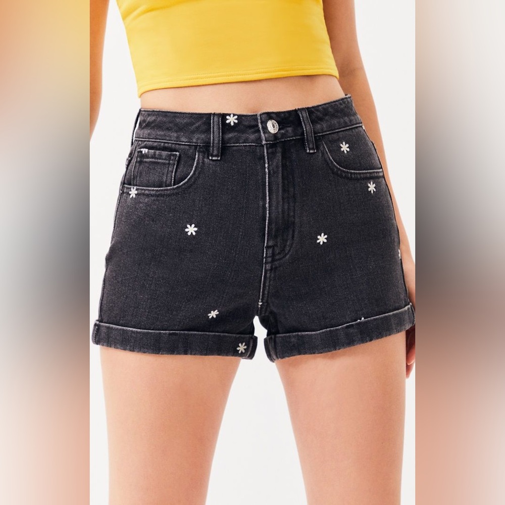 PacSun Daisy Floral Mom Short